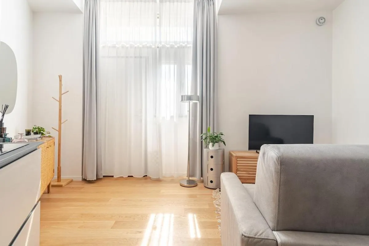 Charming Loft With Free Parking - Rho Fiera, Duomo, San Siro, Certosa Apartment Milan 0*,  Italy